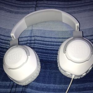 JBL headset all white